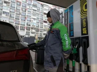 Ціни на бензин і дизель в Україні перетнули позначку 100 гривень за літр