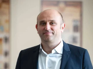 Чому Кабмін готовий підняти ПДВ заради захисту бізнесу від обстрілів