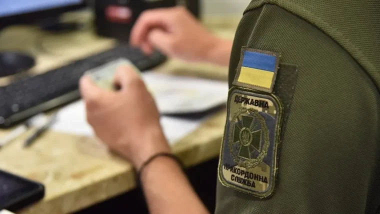 Чому українці не тікають за кордон попри посилення обстрілів Росії