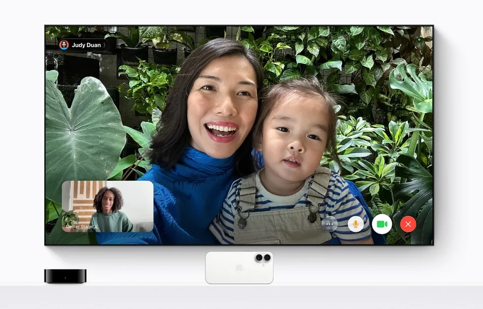 Чотири колонки HomePod, підключені до приставки