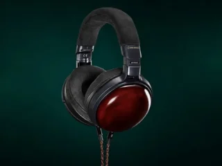 Audio-Technica представила флагманські навушники ATH-AWX7000 з дерев’яними чашками за $3799