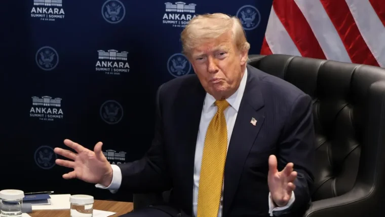 Трамп пояснив призупинення санкцій проти Росії звільненням американського громадянина