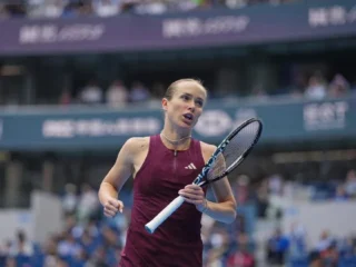 Світоліна впевнено перемогла Самсонову та вийшла в третє коло турніру в Ухані