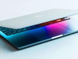 Apple готує сенсорний MacBook Ultra та розумний дисплей HomePad на жовтень