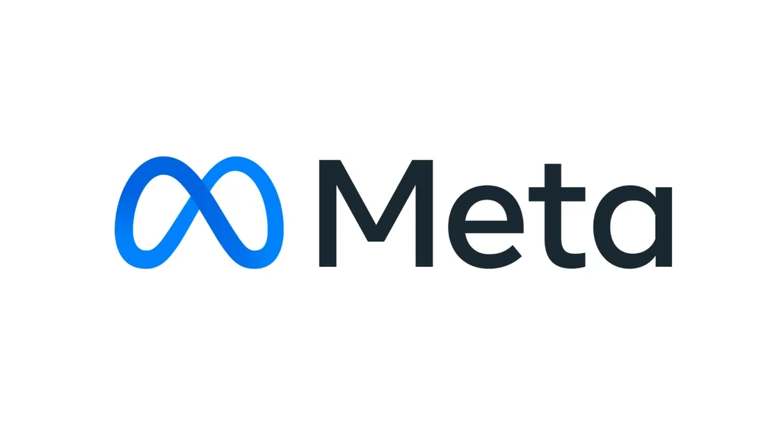 Логотип Meta на фоні коду програмування