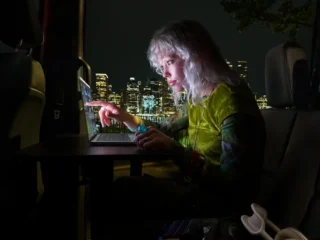 Apple представила сенсорний MacBook Pro попри давні заперечення проти сенсорних ноутбуків