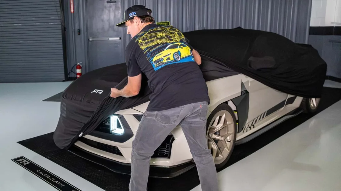 Механічний нагнітач двигуна V8 Mustang RTR