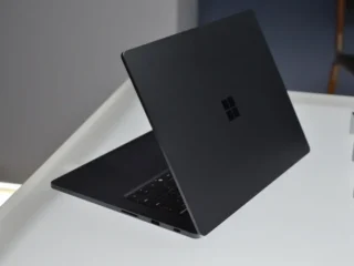 Чим уніфікована пам’ять NVIDIA RTX Spark у Surface Laptop Ultra відрізняється від звичайних ноутбуків