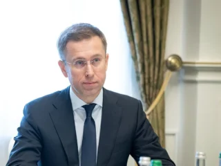 Кабмін створив комісію з продажу державних пакетів акцій «Сенс Банку» та Укргазбанку