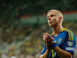 Аякс запросив Зінченко тренуватися з командою під час реабілітації