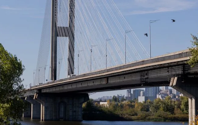 Південний міст у Києві обмежив рух з правого на лівий берег після російської атаки