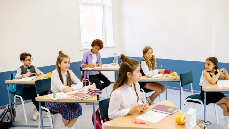 Чому українські виші не можуть набрати студентів на вчителя фізики