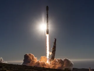 SpaceX запустила Falcon 9 з перший ступенем, який вже 28 разів побував у космосі