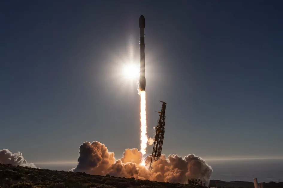 Ракета Falcon 9 на стартовій площадці бази Ванденберг