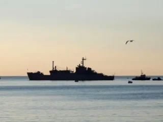 Російський Чорноморський флот припинив виходи в море і запускає крилаті ракети з власної гавані