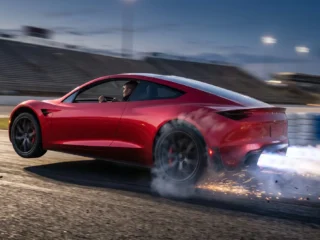 Tesla Roadster з системою холодного газу досягає прискорення 2,5 G за рахунок космічних технологій