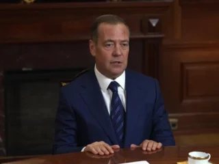 Погрози Медведєва про космічну війну показують, наскільки Росія залежить від “Рассвета”
