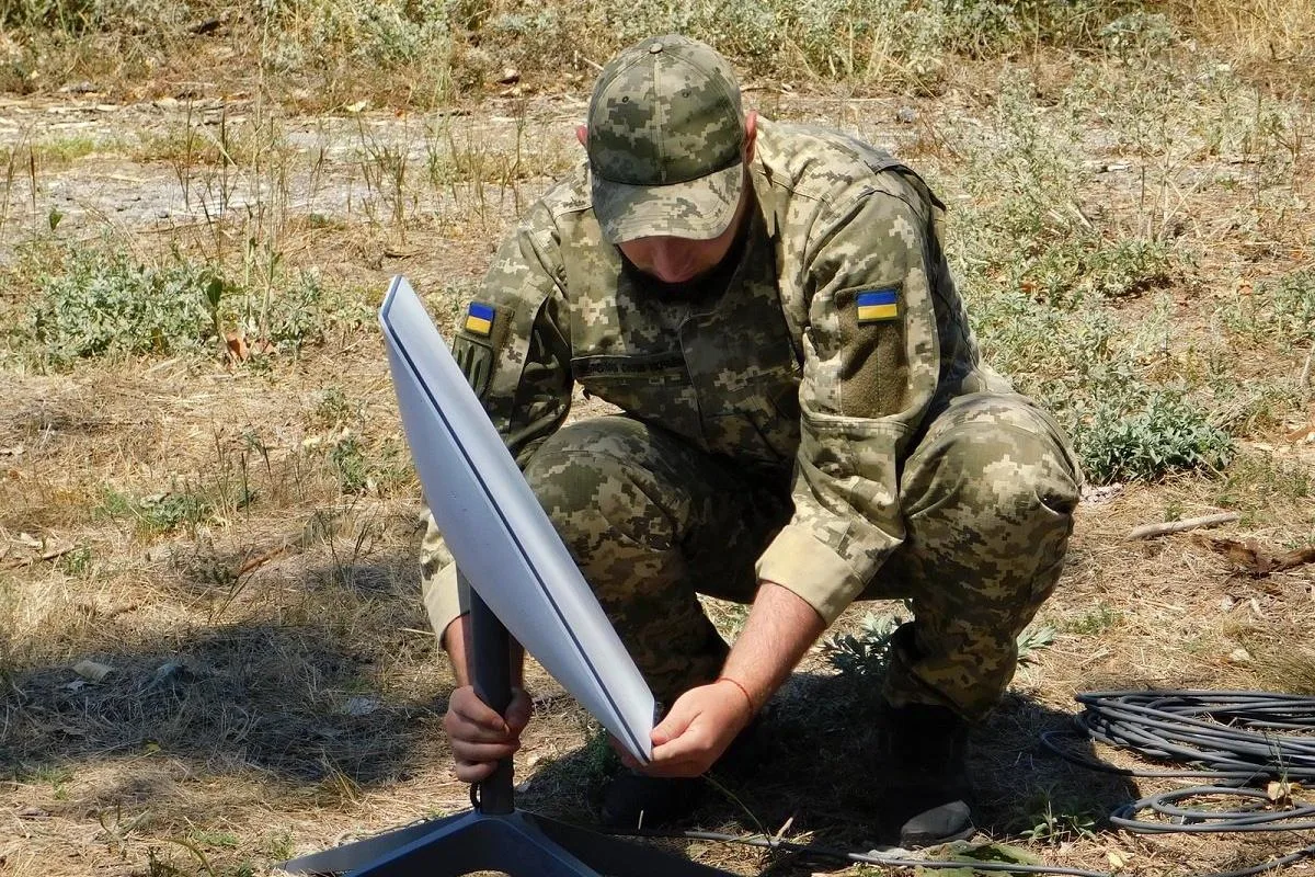 Супутникові системи зв'язку для військових операцій