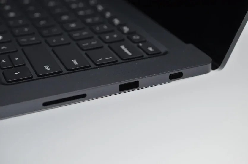 Тонкий корпус топового ноутбука Surface