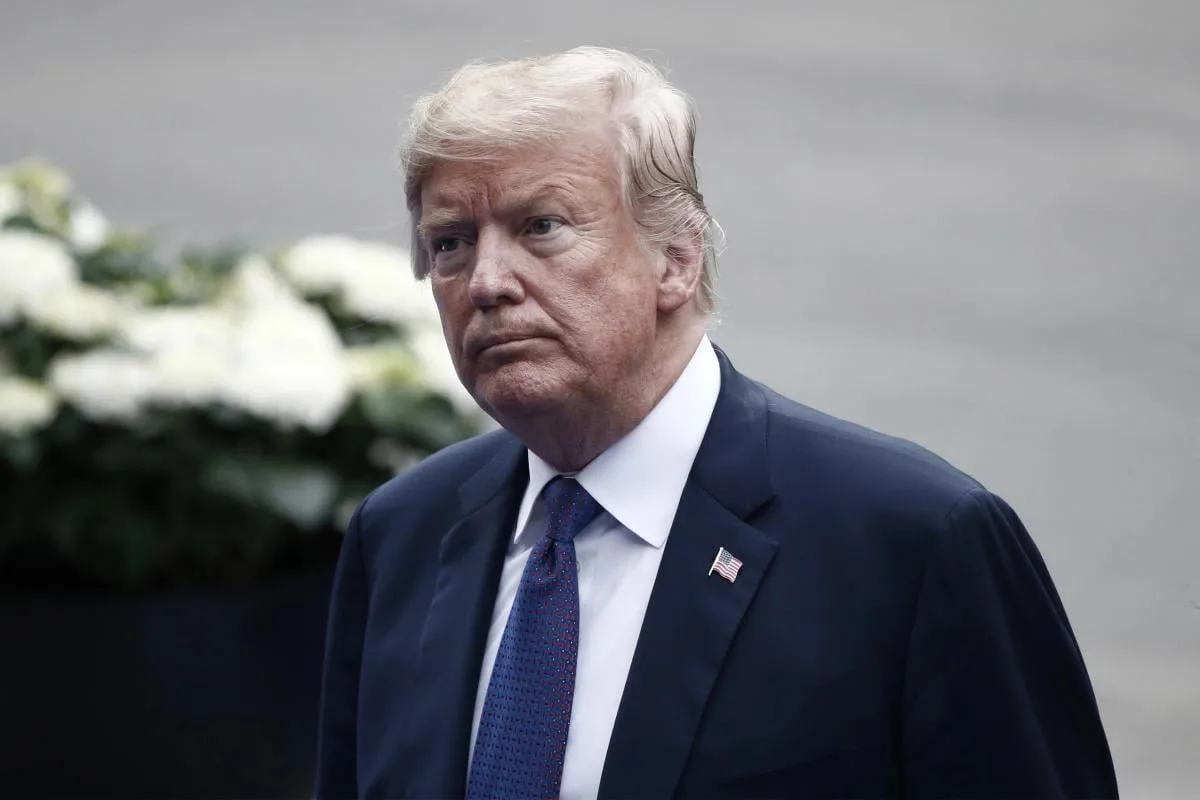 Трамп спілкується з журналістами біля Білого дому