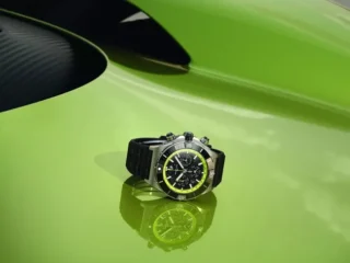 Breitling випустив персоналізовані годинники Super Chronomat тільки для власників Aston Martin Valhalla