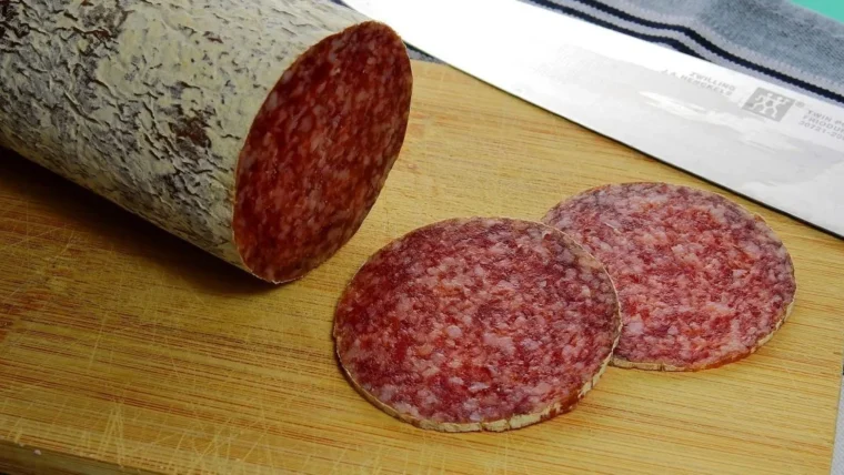 Польща вилучає заражену ковбасу Bell Polska з магазинів через бактерію Listeria