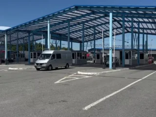 Україна переговорює з Польщею та Словаччиною про перенесення пунктів контролю через атаки на вантажівки