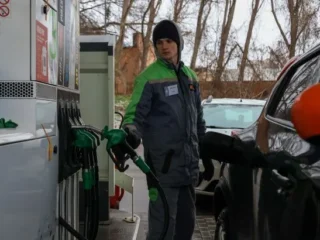 Ціни на пальне в Україні 13 жовтня: автогаз дорожчає, бензин у SOCAR дешевшає