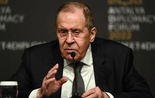 Мілібенд прилюдно закликав Лаврова визнати поразку Росії у війні з Україною