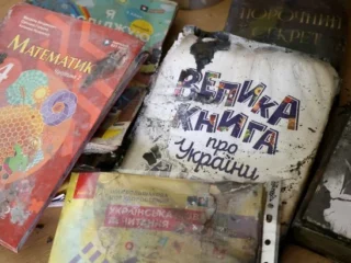 Чому Росія системно знищує книжкові склади України