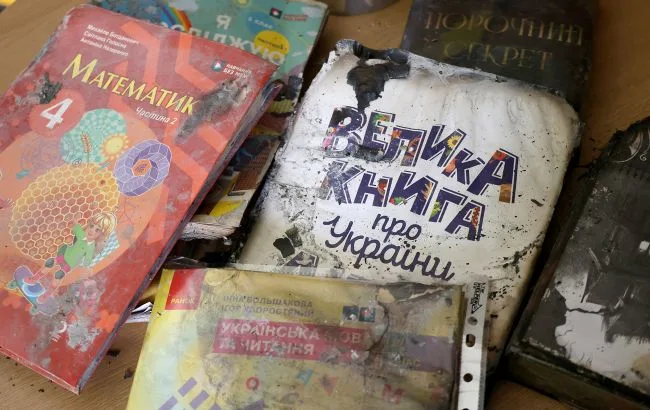 Згорілий склад видавництва після ракетного удару