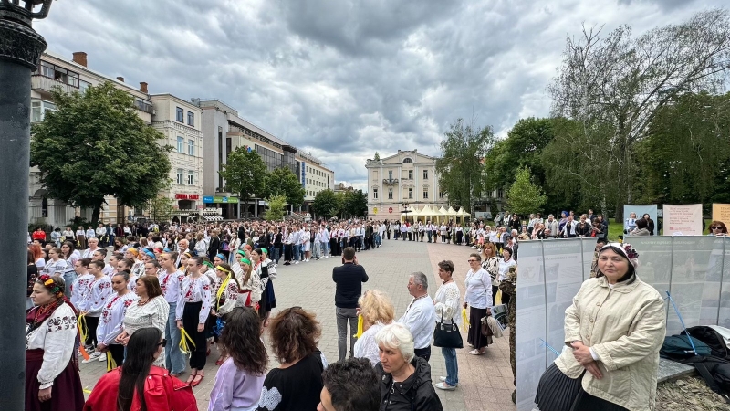 У центрі Вінниці відбувся флеш-моб до Дня вишиванки (Фоторепортаж)